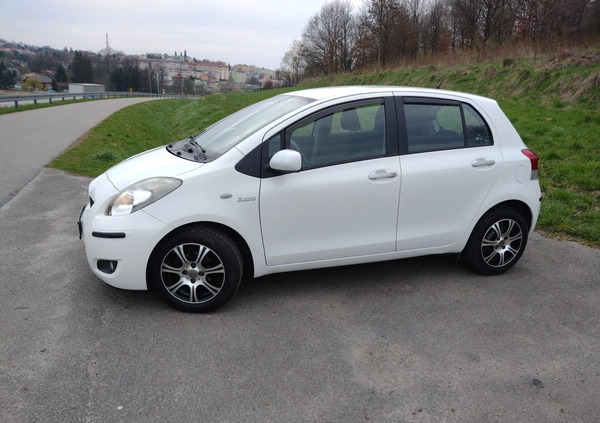 Toyota Yaris cena 22999 przebieg: 160000, rok produkcji 2010 z Brzozów małe 466